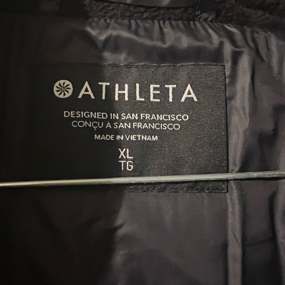 Women’s black Athleta jacket, Size XL. - Picture 3 of 4